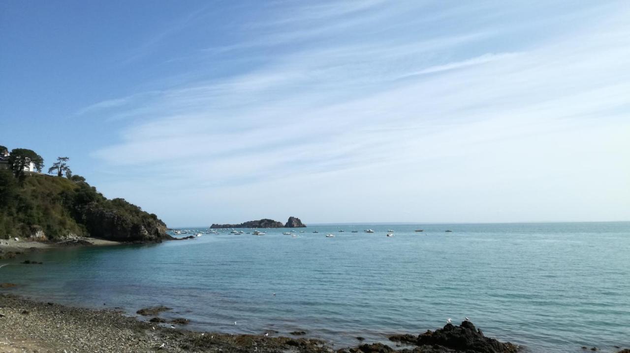 Maison Du Port, A 100 M De La Jusqu'a 9 Personnes Holiday home Cancale